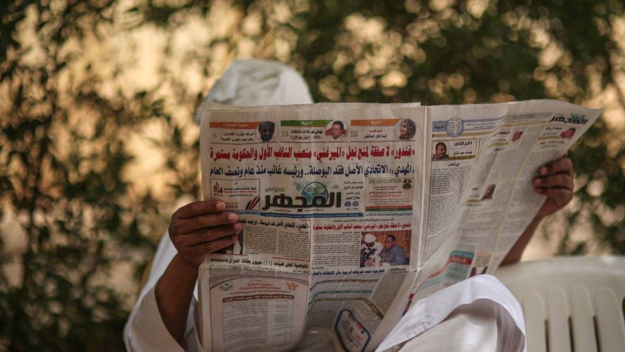 الصحافة الورقية في السودان: صراع البقاء في وجه الأزمات ومستقبل غامض بعد الحرب