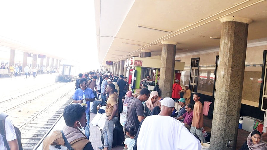 القطار الثاني.. نازحون سودانيون يعودون إلى ديارهم من مصر