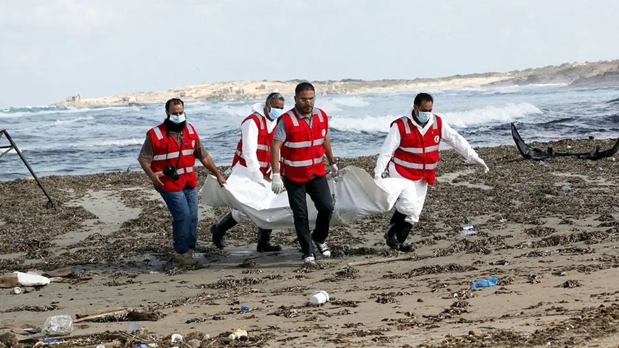 50 مهاجراً سودانياً ضحايا اشتعال قارب قبالة ليبيا