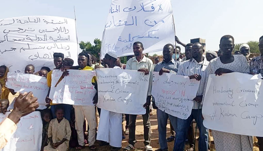 مسيرات النازحين السودانيين تنتظم في المعسكرات دعماً للمحكمة الجنائية