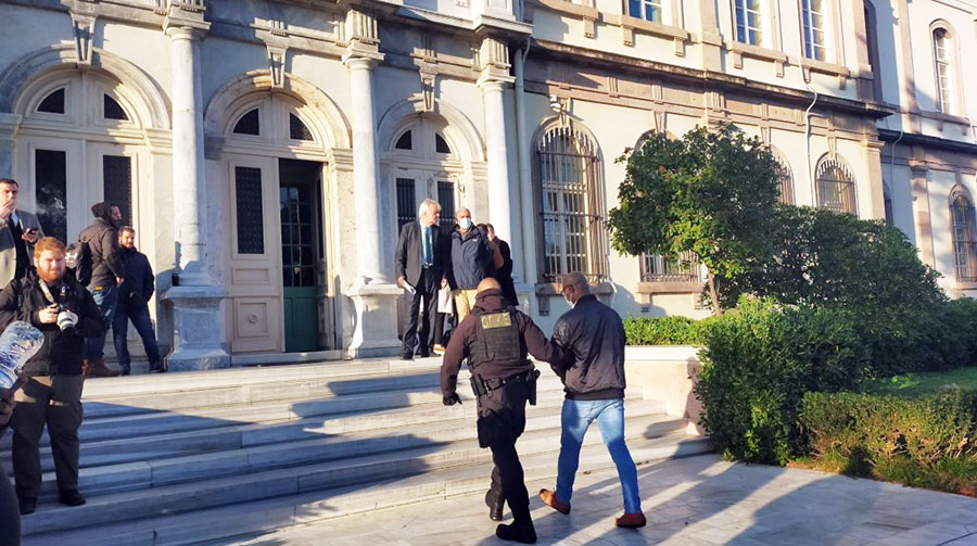 سودانيون في سجون اليونان: ظروف احتجاز غير إنسانية وتجاوزات أثناء المحاكمة