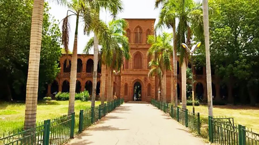 استقالة أمين الشؤون العلمية بجامعة الخرطوم تشعل نقاشًا واسعًا