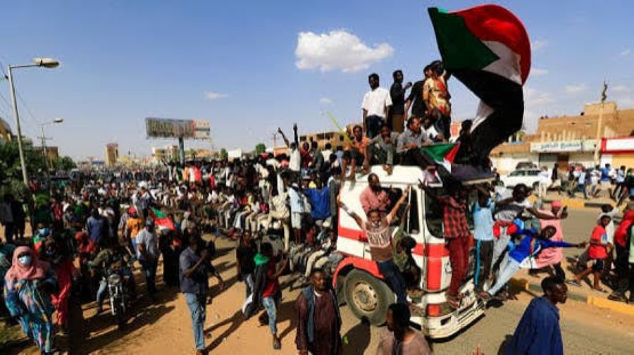 في ذكري أكتوبر.. الصحفيون السودانيون في مواجهة حقيقة الحرب